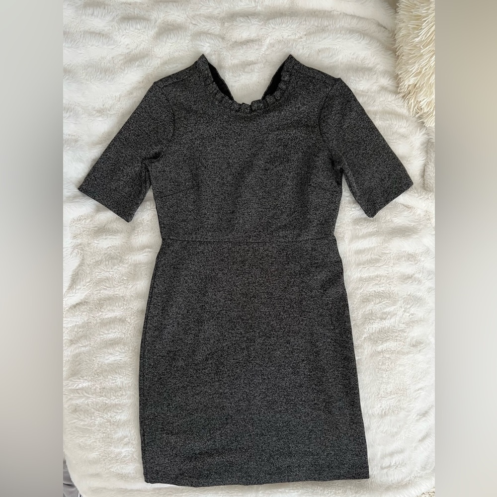 Ann Taylor Black/Gray Ruffle neck, V-back dress. Sz 4
